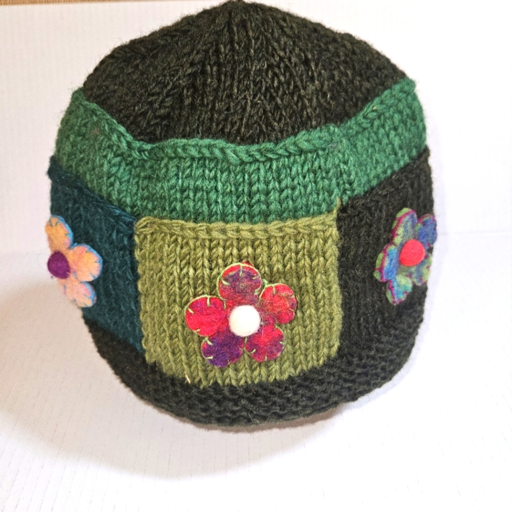 NEW Crochet Knit Felt Flowers stained glass windows beanie hat wool